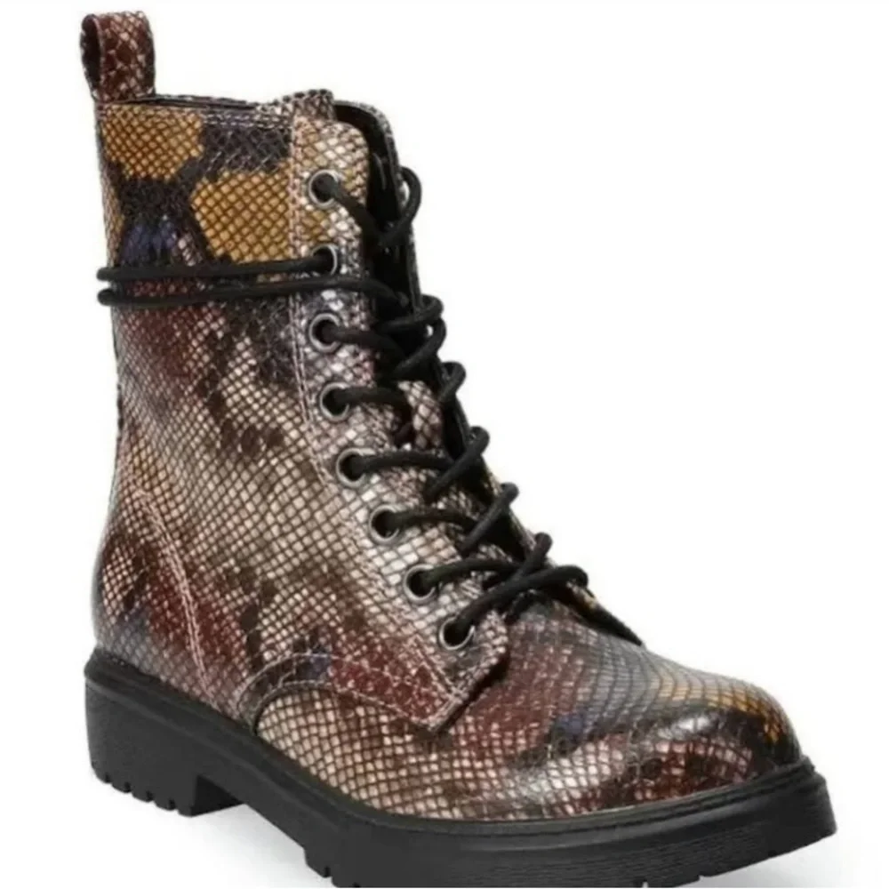 Boots - Picture 4 of 4